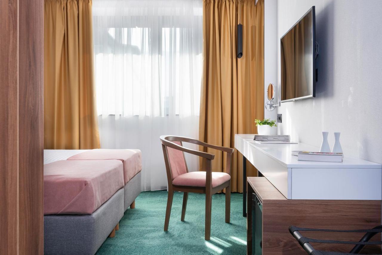 Hotel Tim'S Skopje Buitenkant foto